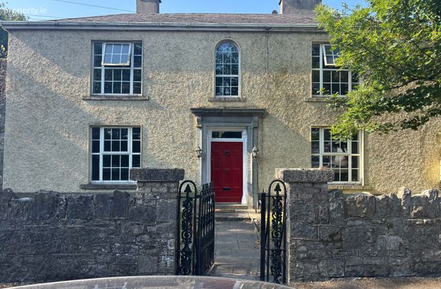 Dublin Street, Monasterevin, Co. Kildare - Click to view photos