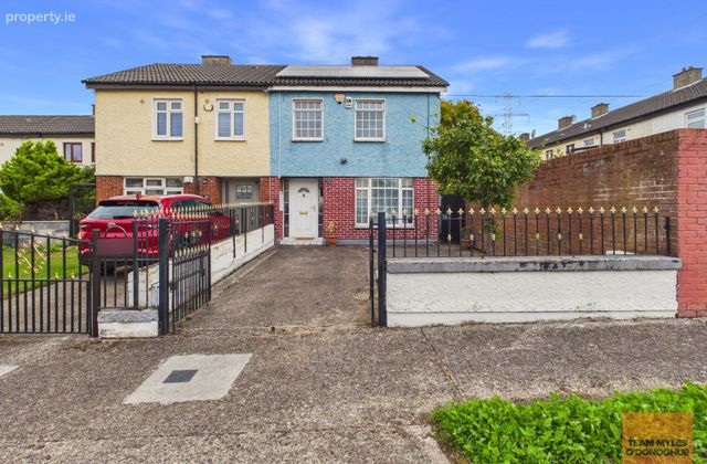 51 Whitestown Park, Dublin 15 - Click to view photos