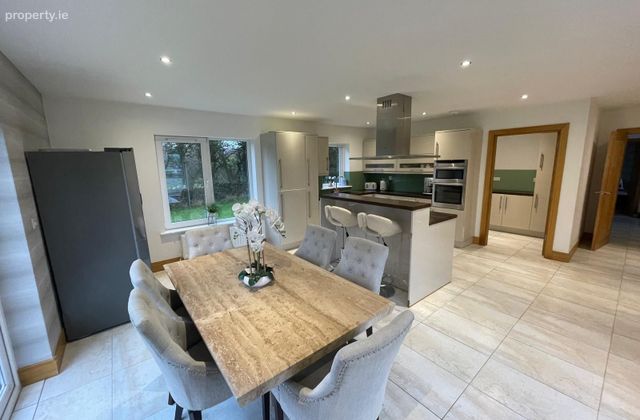 4 Meadowfields, Rylane, Co. Cork - Click to view photos