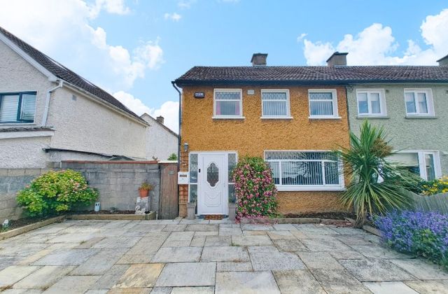 157 Ashlawn Park, Ballybrack, Co. Dublin - Click to view photos