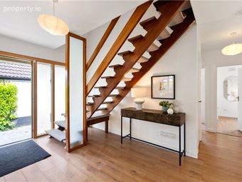 90 Shrewsbury Lawn, Cabinteely, Dublin 18, Cabinteely, Dublin 18 - Image 2