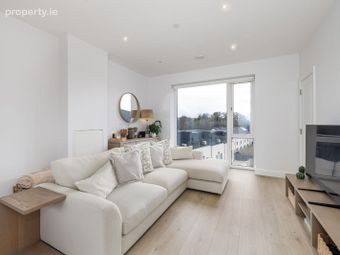 32 Woodbrook Court, Shankill, Dublin 18 - Image 2
