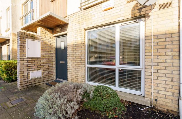Waterside Court, Waterside, Malahide, Co. Dublin - Click to view photos