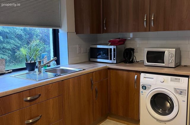 4 Glenamuck Road South, Dublin 18, Carrickmines, Dublin 18 - Click to view photos