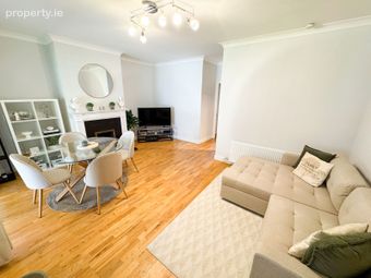 8 Gleann Na R&iacute;, Druids Valley, Cabinteely, Dublin 18 - Image 3