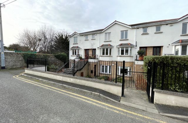 Mounttown Villas, Mounttown Road Lower, Monkstown, Co. Dublin - Click to view photos