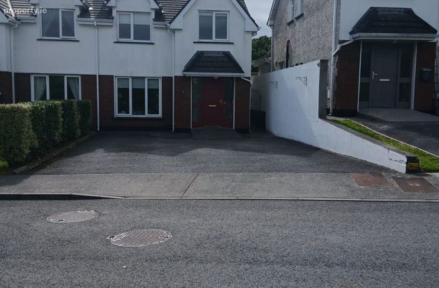Ros Aitinn, Clybaun Road, Knocknacarra, Co. Galway - Click to view photos