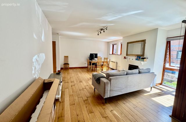 11 The Courtyard, Grant's Row, Grand Canal Dock, Dublin 2 - Click to view photos