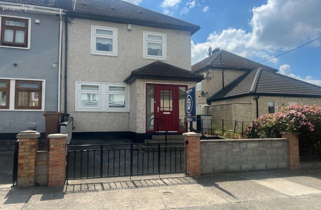 102 Captain's Avenue, Dublin 12, Crumlin, Dublin 12 - Click to view photos