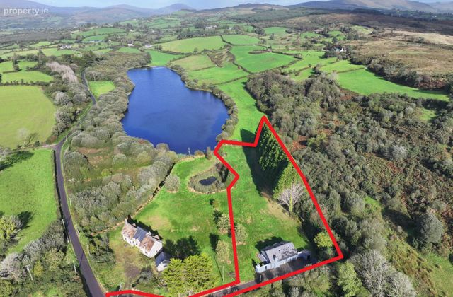 The Lake House, Shandrum Beg, Bantry, Co. Cork - Click to view photos