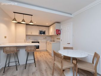 Apartment 36, Simmonscourt Square, Donnybrook, Dublin 4 - Image 4