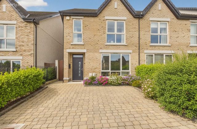 18 Cuirt Bhoirne, Roscam, Galway, Roscam, Co. Galway - Click to view photos