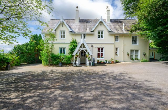 Robin Hill, Lake Road, Cobh, Co. Cork - Click to view photos