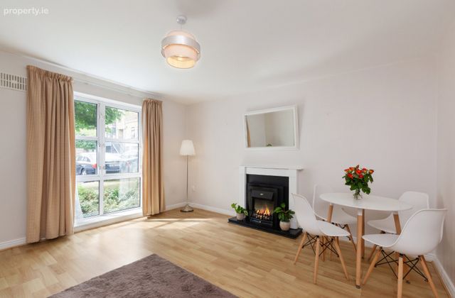 39 Saint Peters Square, Phibsboro, Dublin 7, Dublin 7 - Click to view photos