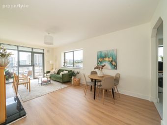 8 The Oval, Cabinteely, Dublin 18 - Image 3