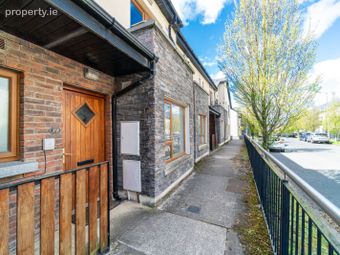 19 Slade Castle Avenue, Saggart, Co. Dublin - Image 2