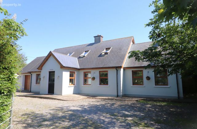 Lakemarsh, Church Cross, Skibbereen, Co. Cork - Click to view photos