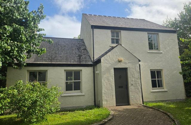 1 Bunratty Castle Gardens, Bunratty, Hurlers Cross, Co. Clare - Click to view photos