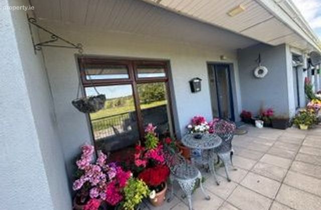 No 7 The Stables, Headford, Co. Galway - Click to view photos
