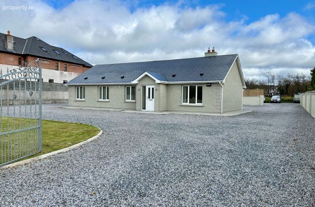 Hartley Cross, Carrick-on-Shannon, Co. Leitrim - Click to view photos