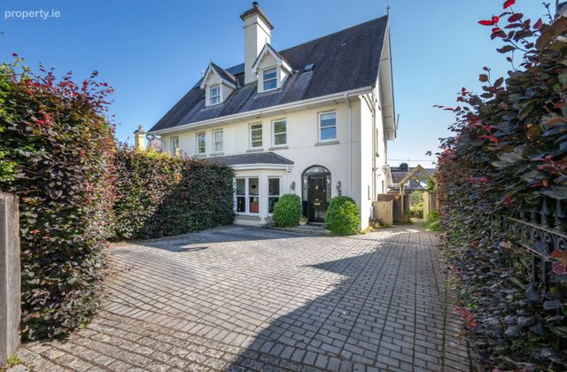 37 Lindville, Blackrock Road, Ballintemple, Co. Cork - Click to view photos