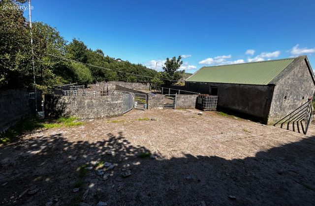 Ref 1193 - Farmlands, Coomastow, Aghatubrid, Cahersiveen, Co. Kerry - Click to view photos