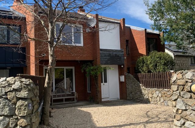 2 Knapton Court, Dun Laoghaire, Co. Dublin, Monkstown, Co. Dublin - Click to view photos