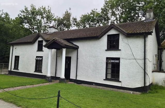 Sean Teach, Lifford, Co. Donegal, Bridgend, Co. Donegal - Click to view photos
