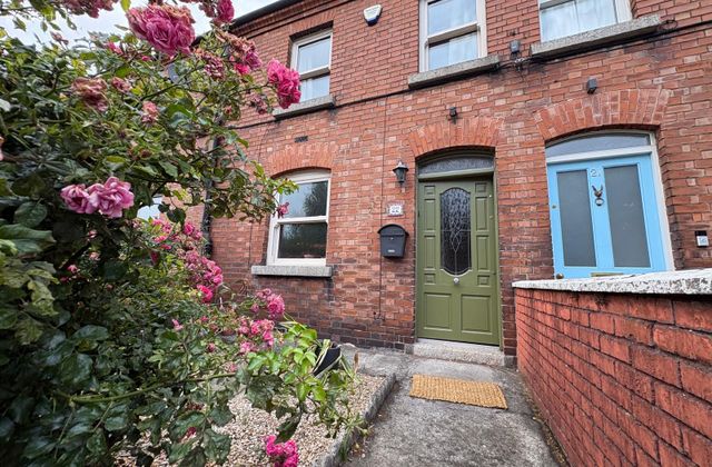 22 Woodfield Terrace, Sarsfield Road, Inchicore, Dublin 8 - Click to view photos