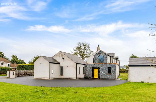 Dowsain Ghar, Knockmark, Drumree, Meath, Drumree, Co. Meath - Click to view photos