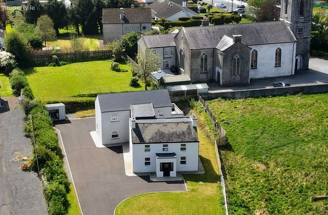 Knockroe, Castlerea, Co. Roscommon - Click to view photos