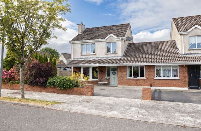 61 College Hill, Mullingar, Mullingar, Co. Westmeath - Click to view photos
