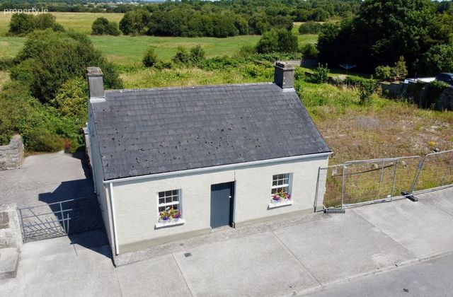 Cottage, Main Street, Shannonbridge, Co. Offaly, Shannonbridge, Co. Offaly - Click to view photos