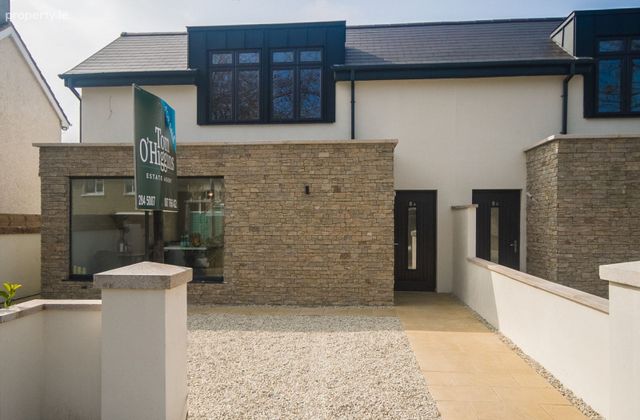 8a Woodlawn Park, Dun Laoghaire, Monkstown, Co. Dublin - Click to view photos