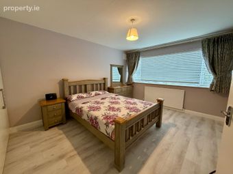 26 Leopardstown Grove, Stillorgan, Blackrock, Co., Foxrock, Dublin 18 - Image 4
