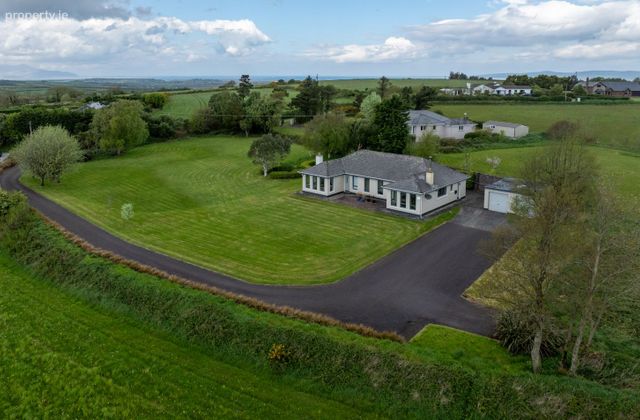 Knockaclogher, Ballyroe, The Spa, Co. Kerry - Click to view photos