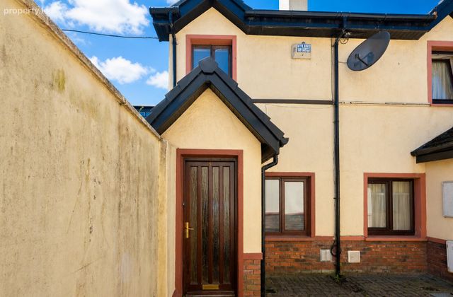 9 Washington Court, Anne Street, Cork City, Co. Cork, Cork City Centre, Co. Cork - Click to view photos