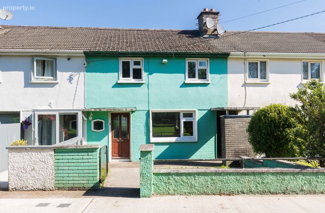 17 Patrick Pearse Place, Carrigtwohill, Co. Cork - Click to view photos