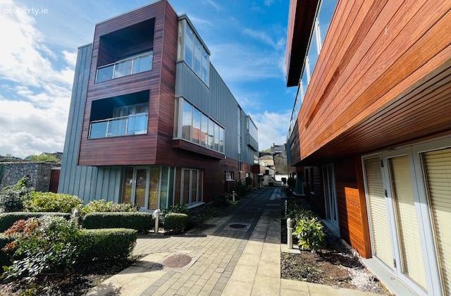 Apartment 6, Eglington House, Link Road, Portarlington, Co. Laois - Click to view photos