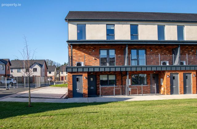 Curragh Farm, Newbridge, Co. Kildare - Click to view photos
