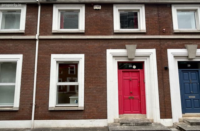 18 Clanwilliam Square, Grand Canal Quay, Dublin 2 - Click to view photos