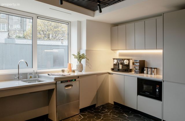 Fitzwilliam Court, Dublin 2 - Click to view photos