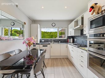 15 Ardmanning Lawn, The Lough, Co. Cork - Image 5