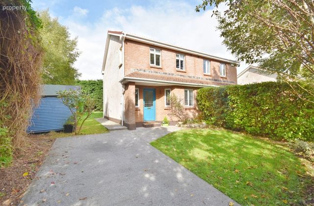 29 Lioscarrig Drive, Caherslee, Tralee, Co. Kerry - Click to view photos