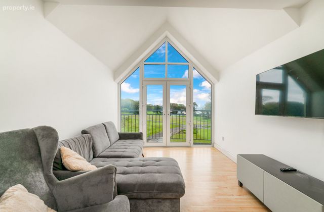 Apartment 8, Mount Prospect House, Dollymount, Dublin 3 - Click to view photos