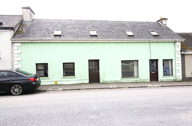 3 Coolaboy, North Road, Dromcolliher, Co. Limerick - Click to view photos