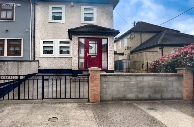 102 Captain's Avenue, Dublin 12, Crumlin, Dublin 12 - Click to view photos