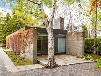 Gate Lodge 4 Golf Lane, Foxrock, Foxrock, Dublin 18 - Image 2