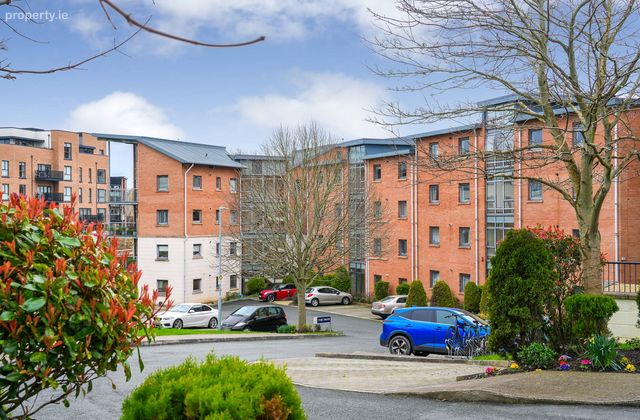 Apartment 3, Block A, The Park, Clon Brugh, Aiken`s Village, Dublin 18, Co. Dublin, Stepaside, Dublin 18 - Click to view photos