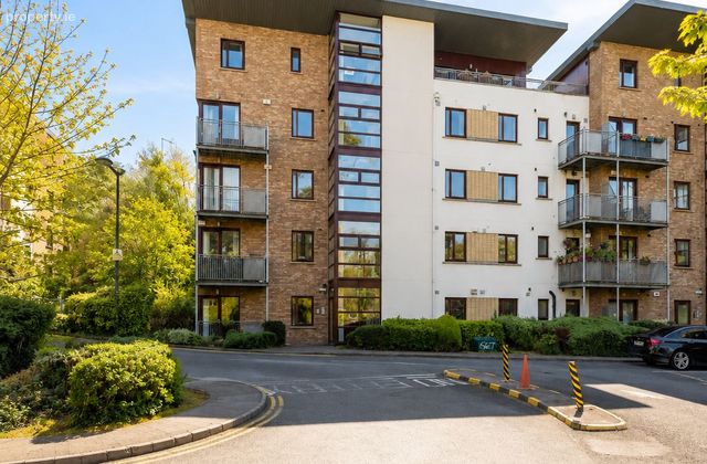 Apartment 25, College House, Ballinteer, Dublin 16 - Click to view photos